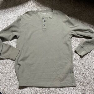 A&F size medium men’s waffle tee olive green
